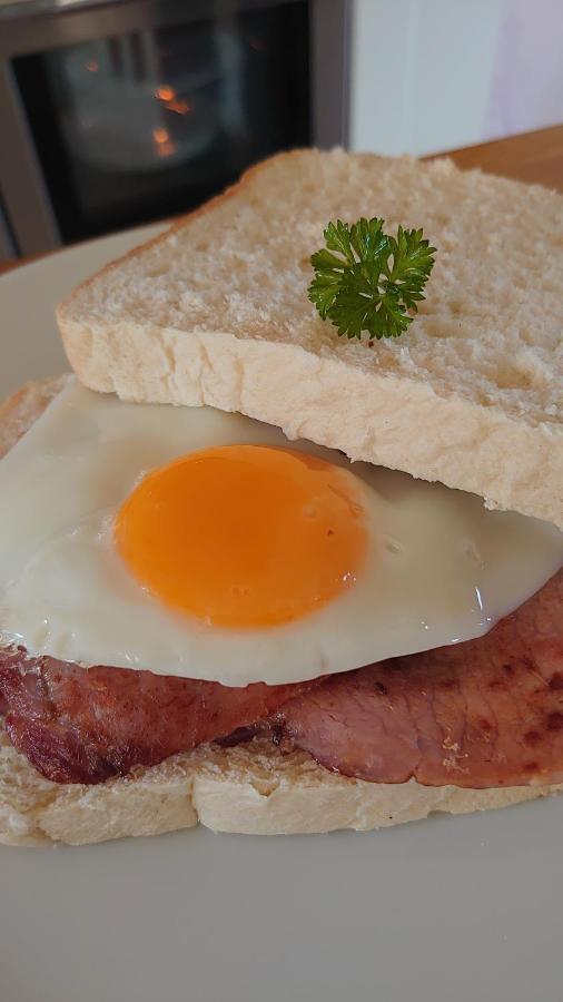The Old Dairy B&B 림프스톤 외부 사진